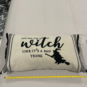 Halloween pillow with zipper closure